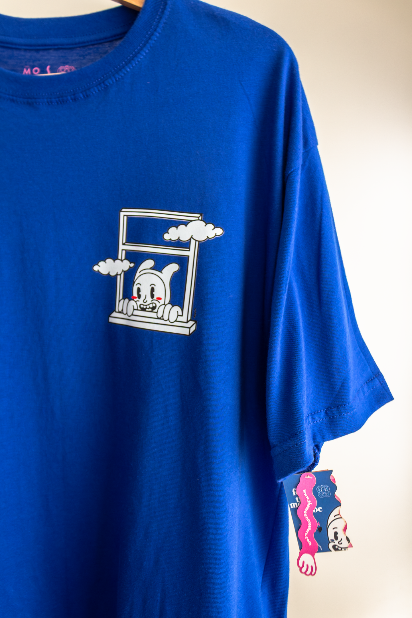 Camiseta Ilustrada "Wiggly is watching"